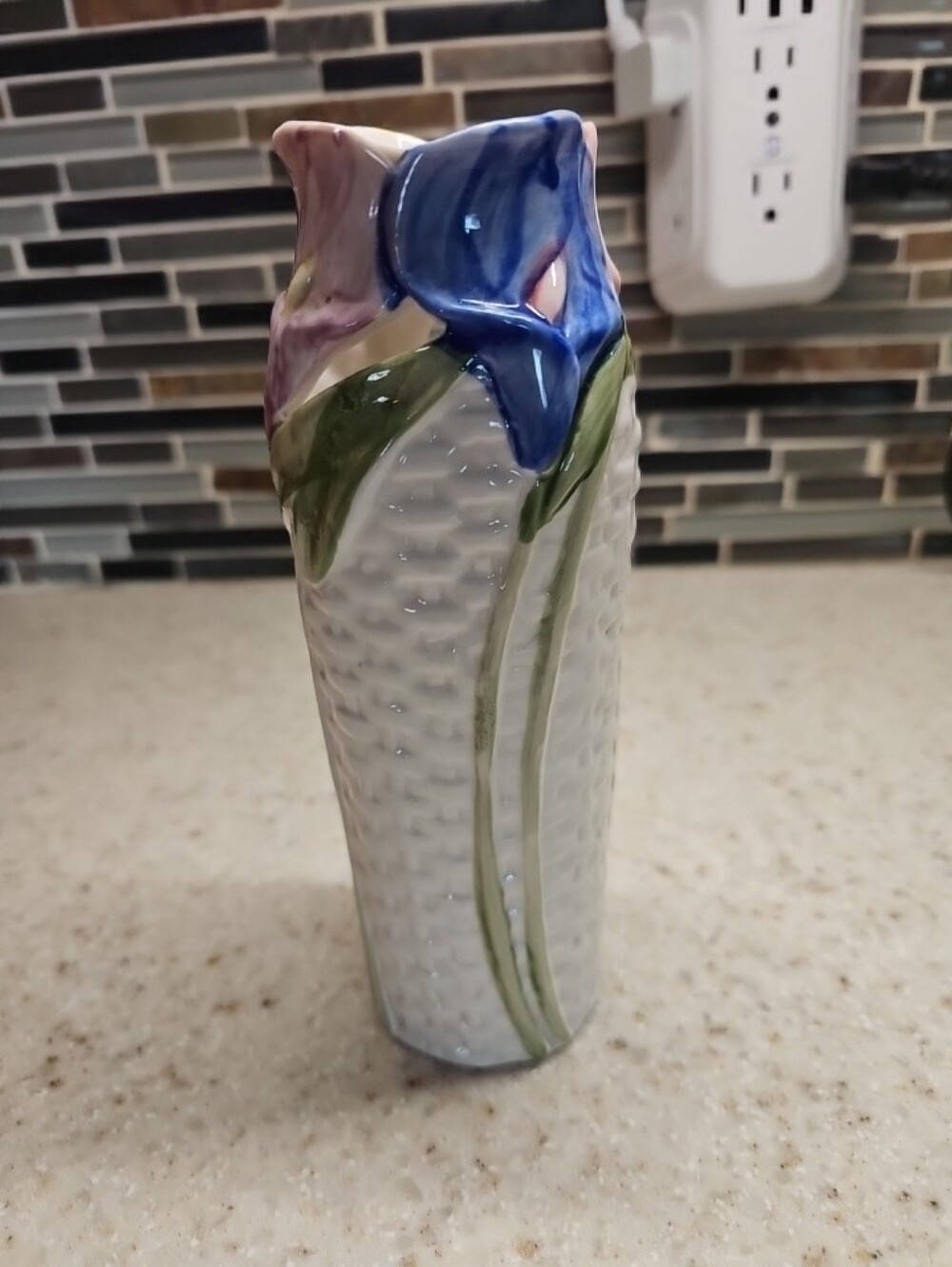James Alex Imp. White Basket Weave Style Floral Flower Vase 8” Lily Design